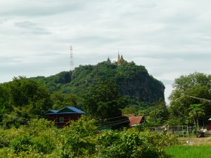 Ausblick auf Phnom Sampeau mit den Bat und Killing Caves