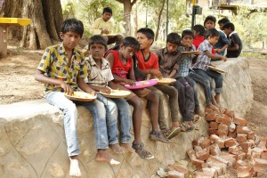 Kovau Kutralam Kinder beim Essen