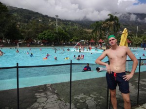In Kolumbien ist eine Badekappe Pflicht im Schwimmbad