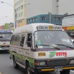 Die typischen Autobusse Limas...