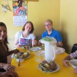 Beim Mittagessen mit Elenas Familie