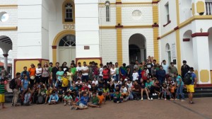 Gruppenbild vor der Kirche in Cotoca