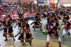 Die Gewinner des Wettbewerbs, Don Bosco en los Barrios, beim Tanzen des Tinku