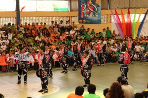 Die Comunidad Juvenil des Hogar Don Boscos beim Tanzen der Caporales