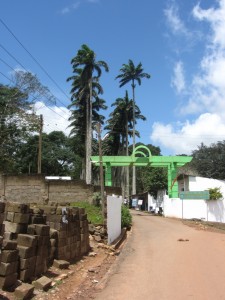 Aburi Gardens Eingang